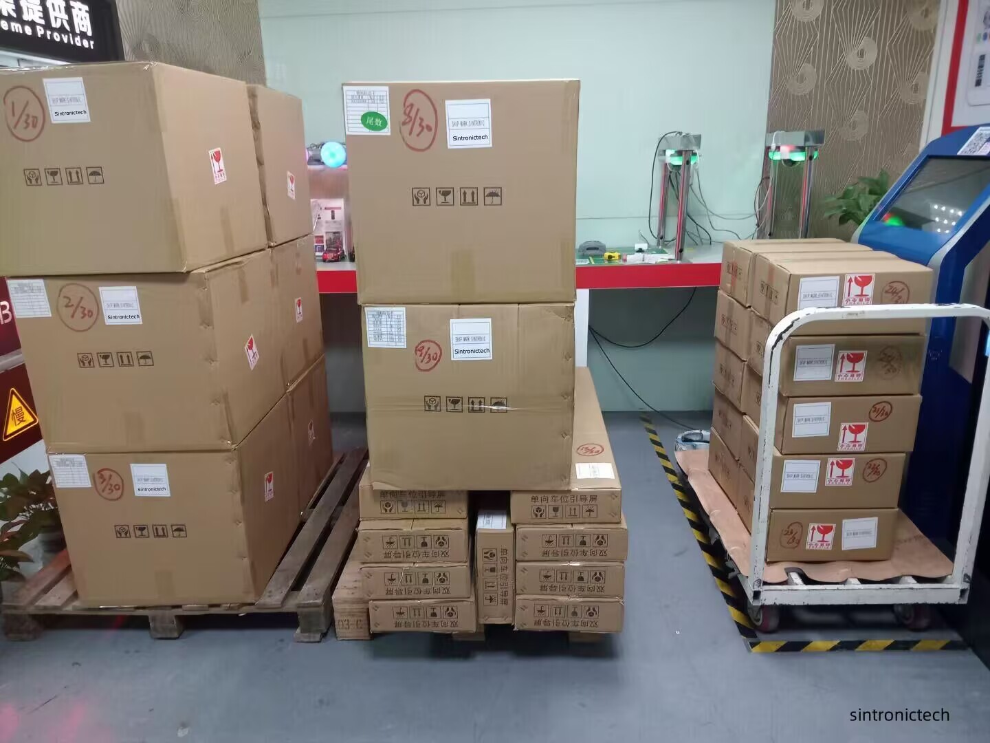 Outdoor Wireless Parking Guidance System Shipment to Dubai.jpg