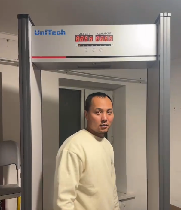 Azerbaijan‌ client test the single zone walk through metal detector